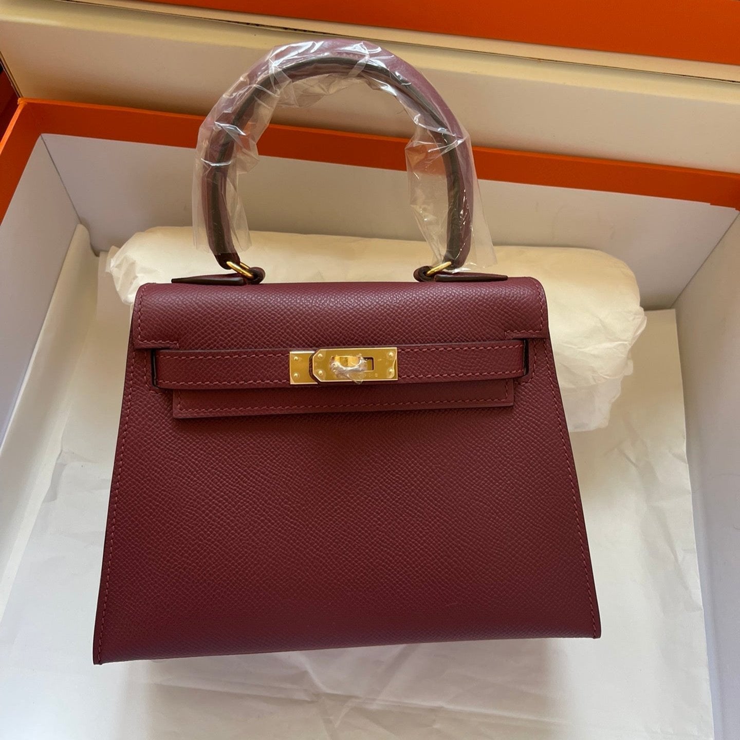 HERMES KELLY MINI 20 BAG IN GARNET RED CALFSKIN WITH GOLD HARDWARE