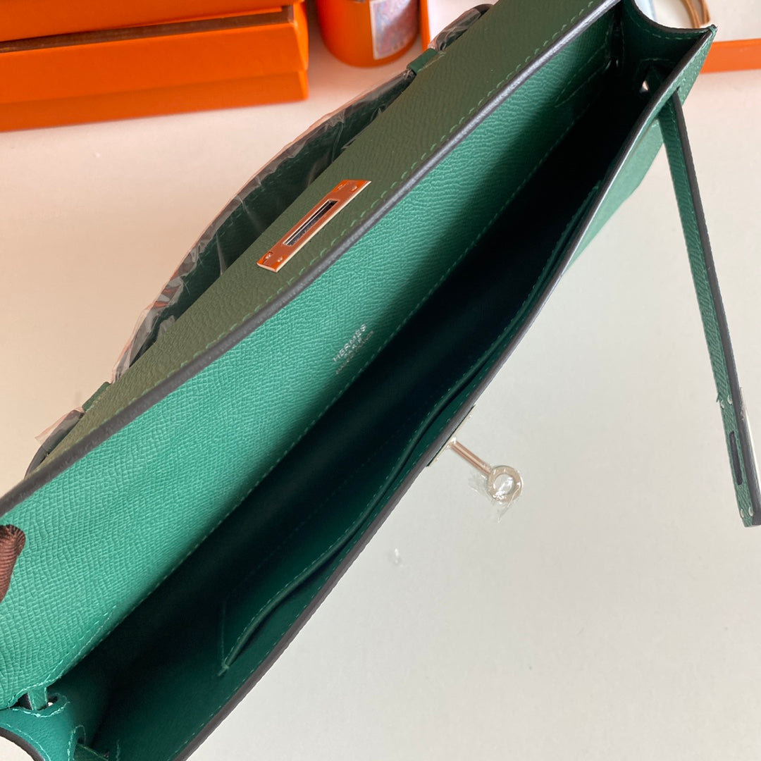 HERMES KELLY CUT 31 IN GREEN FOREST CALFSKIN WITH SILVER HARDWARE