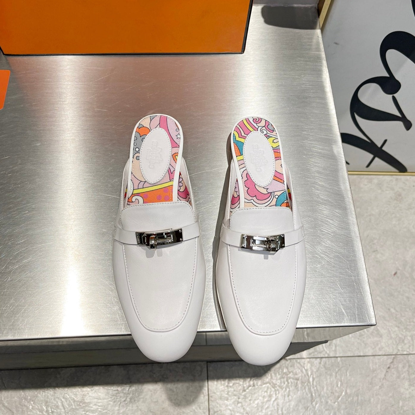 HERMES 0Z MULE WHITE CALFSKIN WITH PATTERN