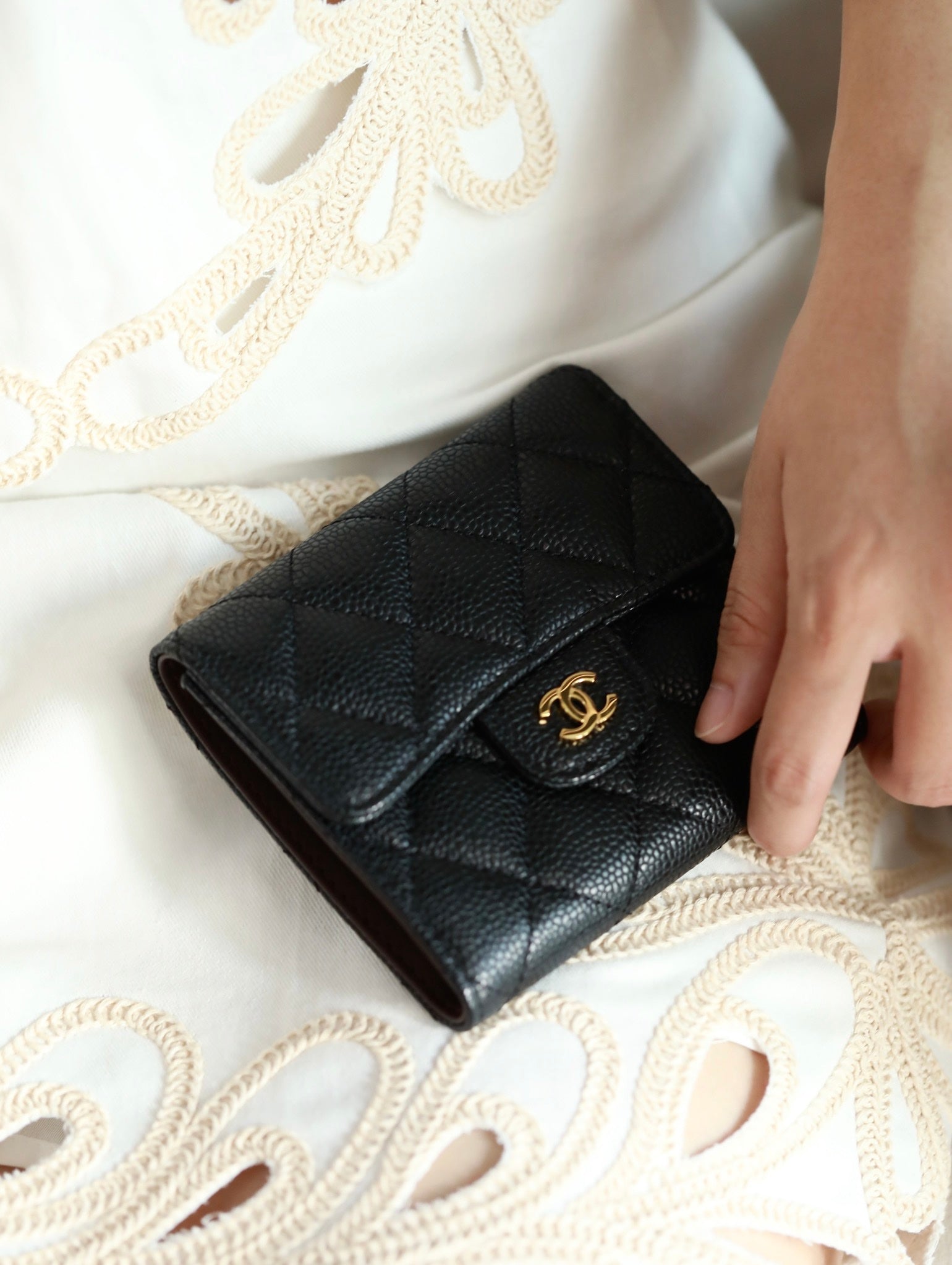 CHANEL FLAP CARD HOLDER 11.5 BLACK GRAINED CALFSKIN GOLD ICON