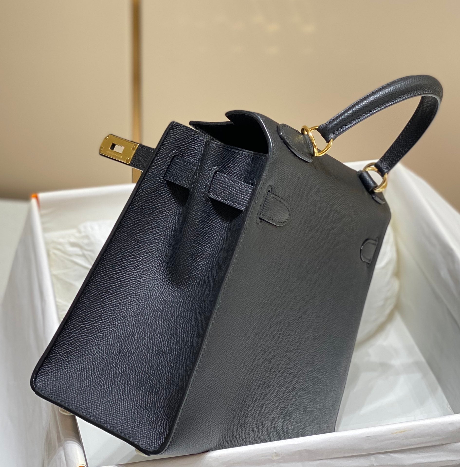 HERMES KELLY 28CM IN NOIR EPSOM CALFSKIN GOLD HARDWARE