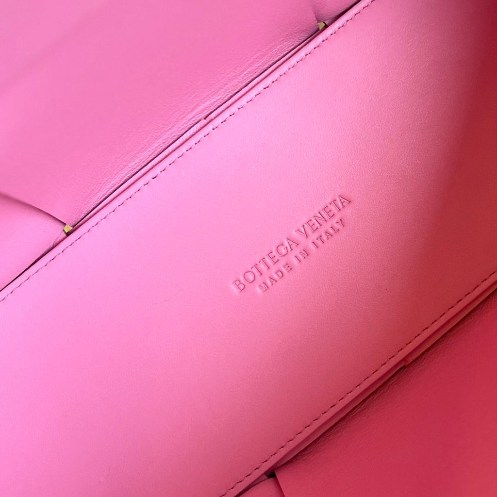 BOTTEGA VENETA SMALL ARCO TOTE 30 IN WEWAK PINK LAMBSKIN