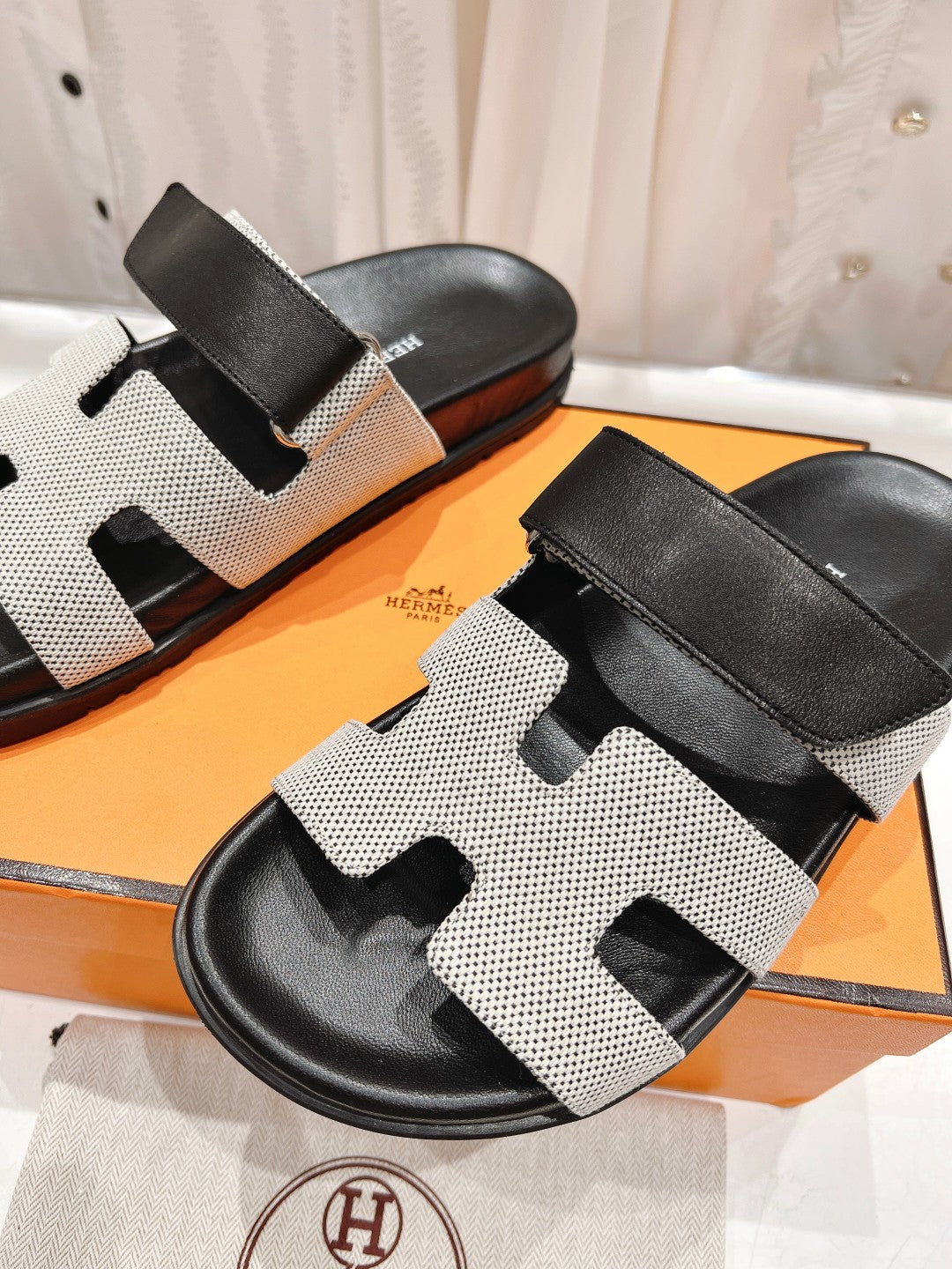 HERMES CHYPRE SANDAL BLACK LAMBSKIN AND SILVER DENIM