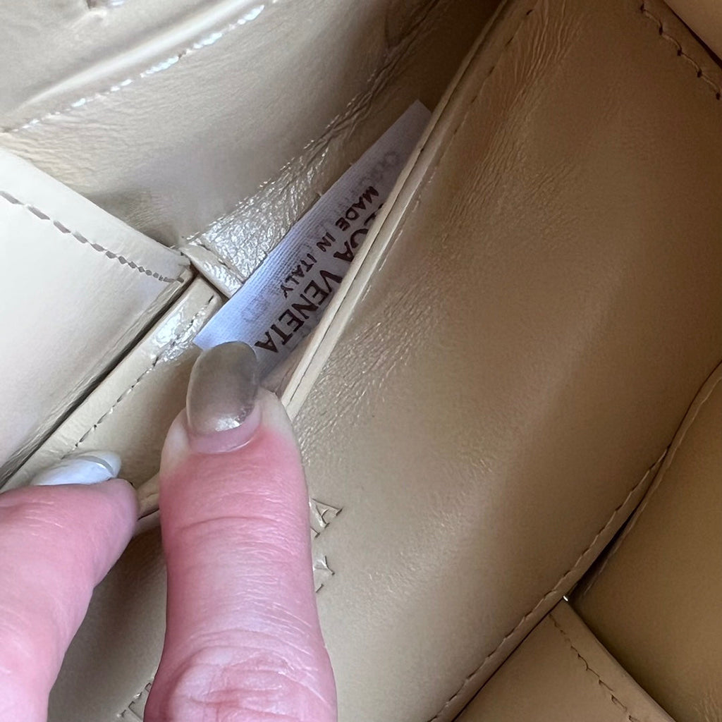 BOTTEGA VENETA CANDY ARCO TOTE 20 IN BEIGE SOFT LAMBSKIN