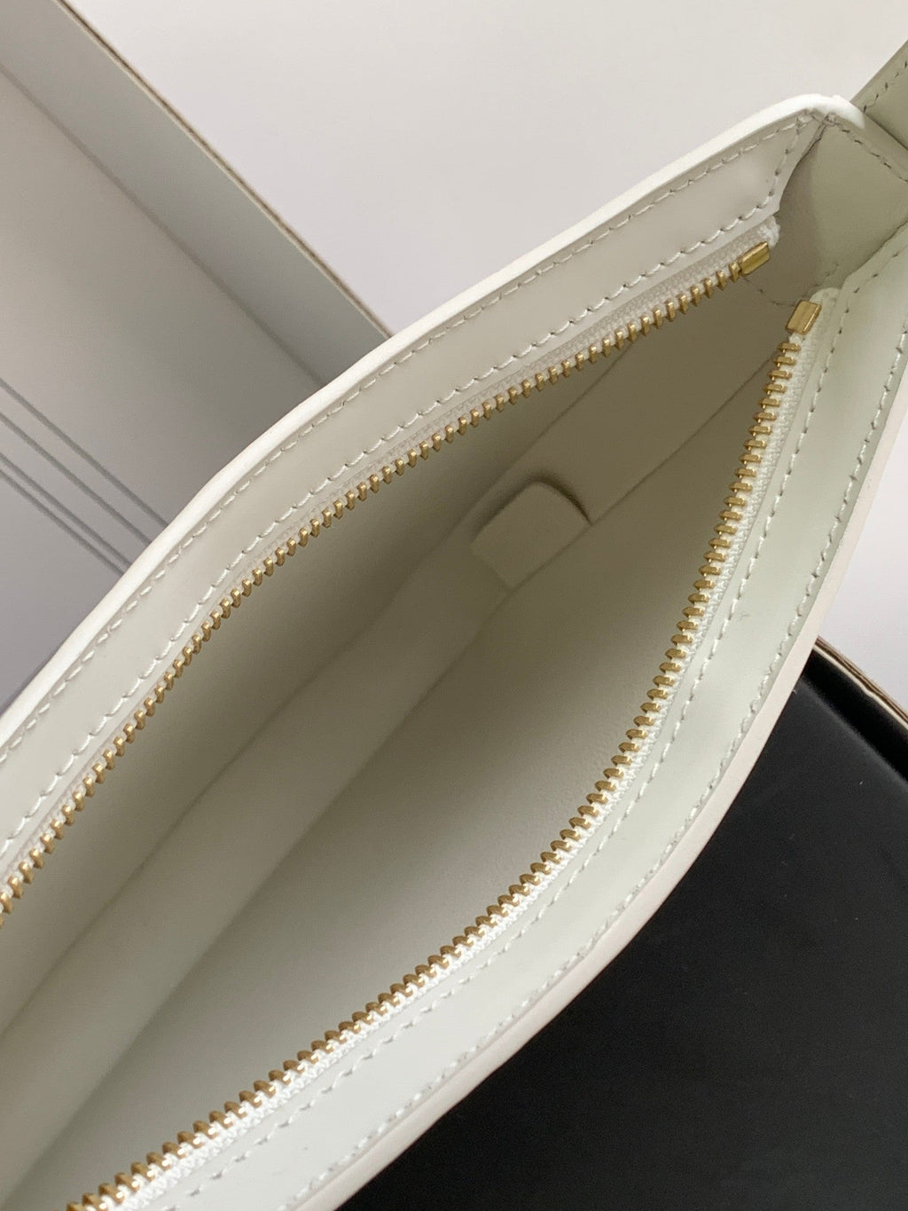CELINE CROQUE 18 GLOSSY CALFSKIN WHITE