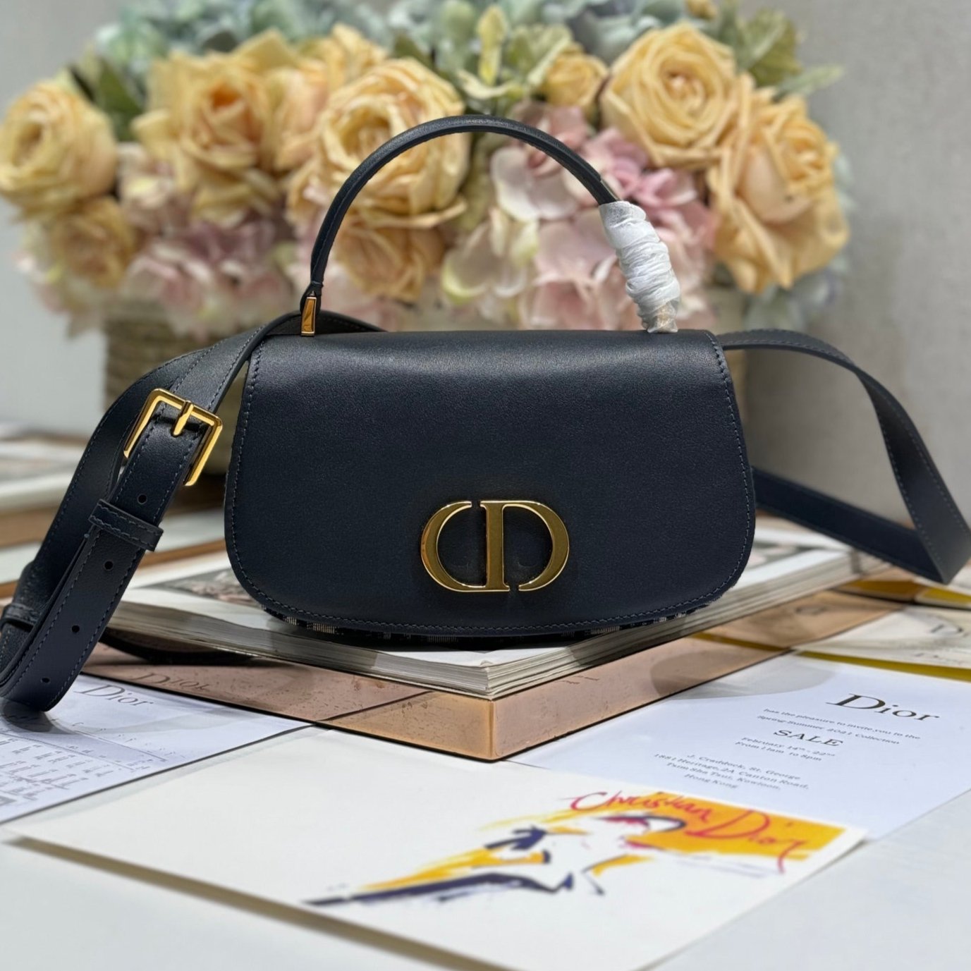 DIOR SMALL 19 MONTAIGNE AVENUE TOP HANDLE BAG BLUE  OBLIQUE JACQUARD AND BLACK SMOOTH CALFSKIN 221158