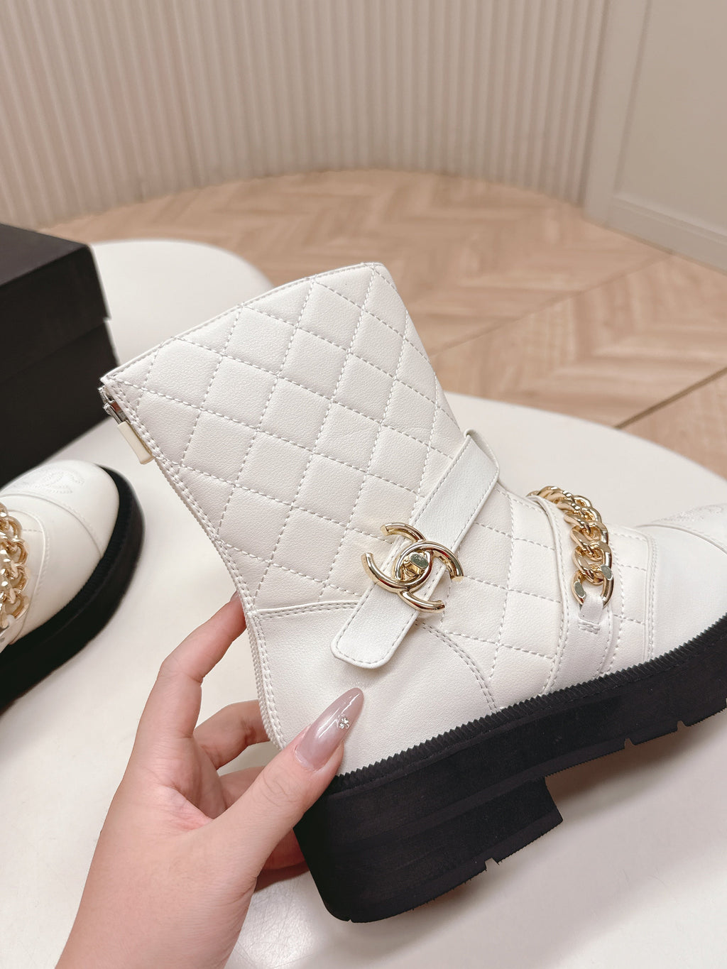 CHANEL ANKLE BOOTS 25S IN WHITE LAMBSKIN WITH GOLD HARDWARE