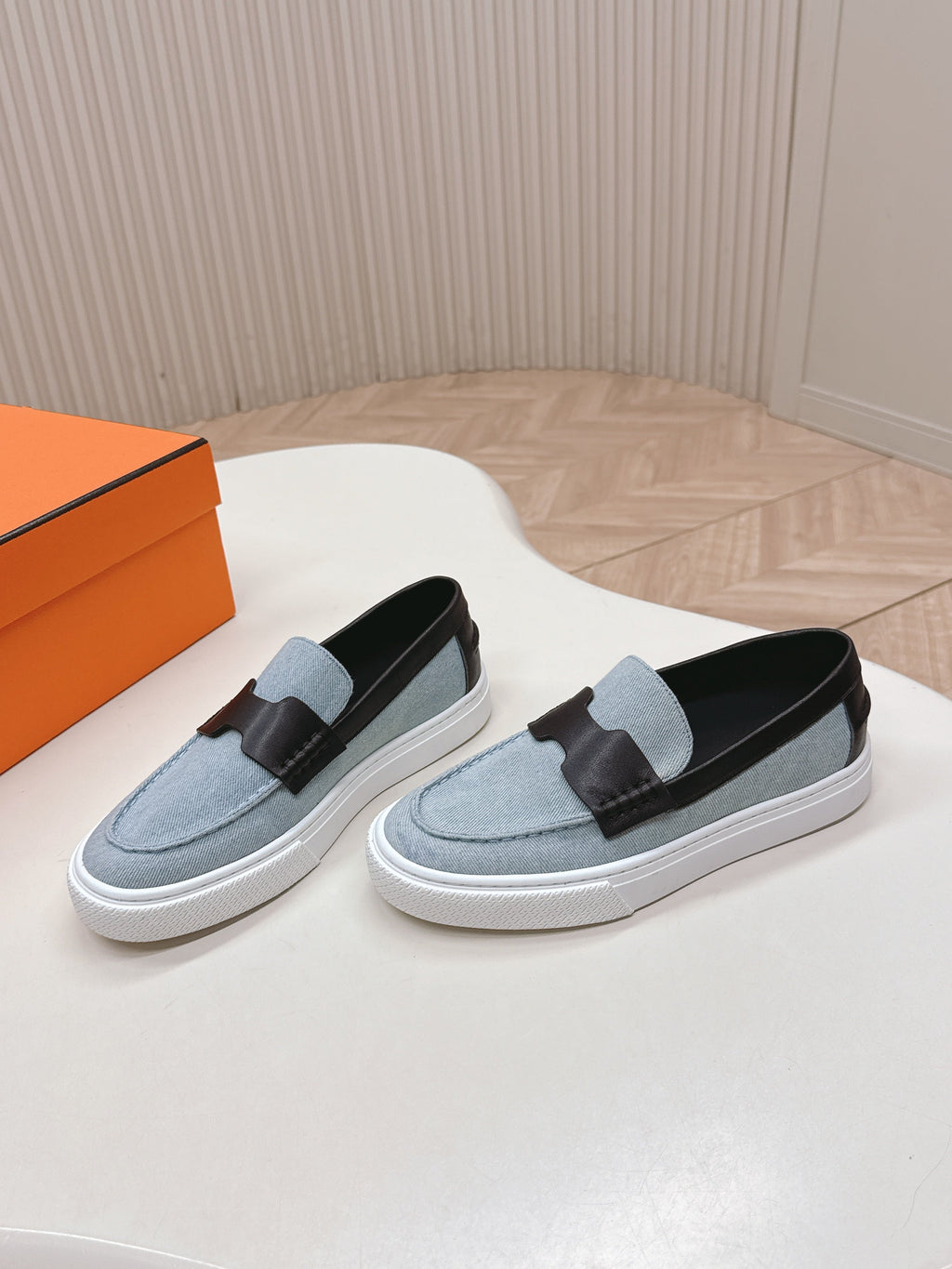 HERMES 25S SLIP-ON IN BLUE DENIM AND BLACK LAMBSKIN