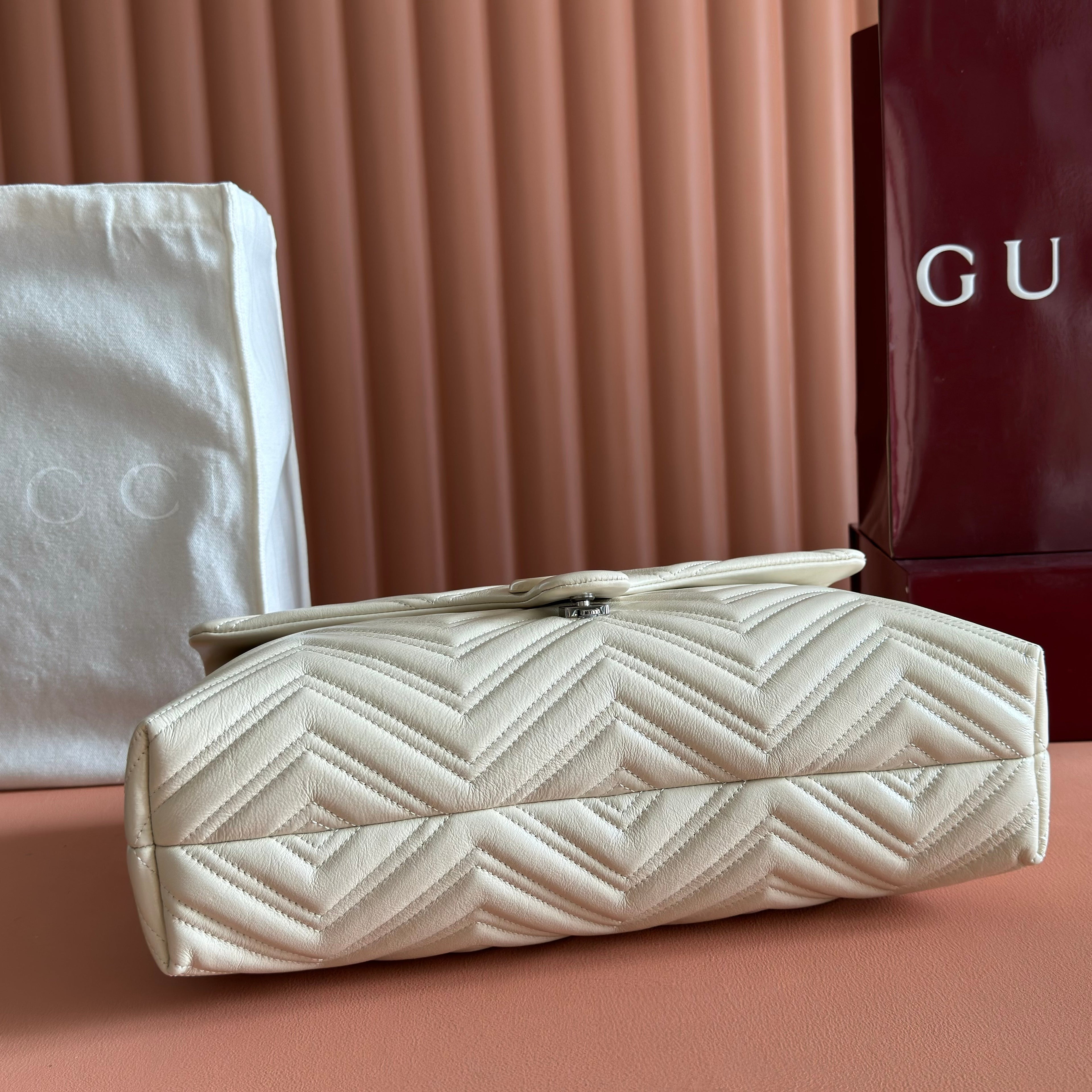 GUCCI 26S  MARMONT BAG 37 IN CREAM WHITE CALFSKIN