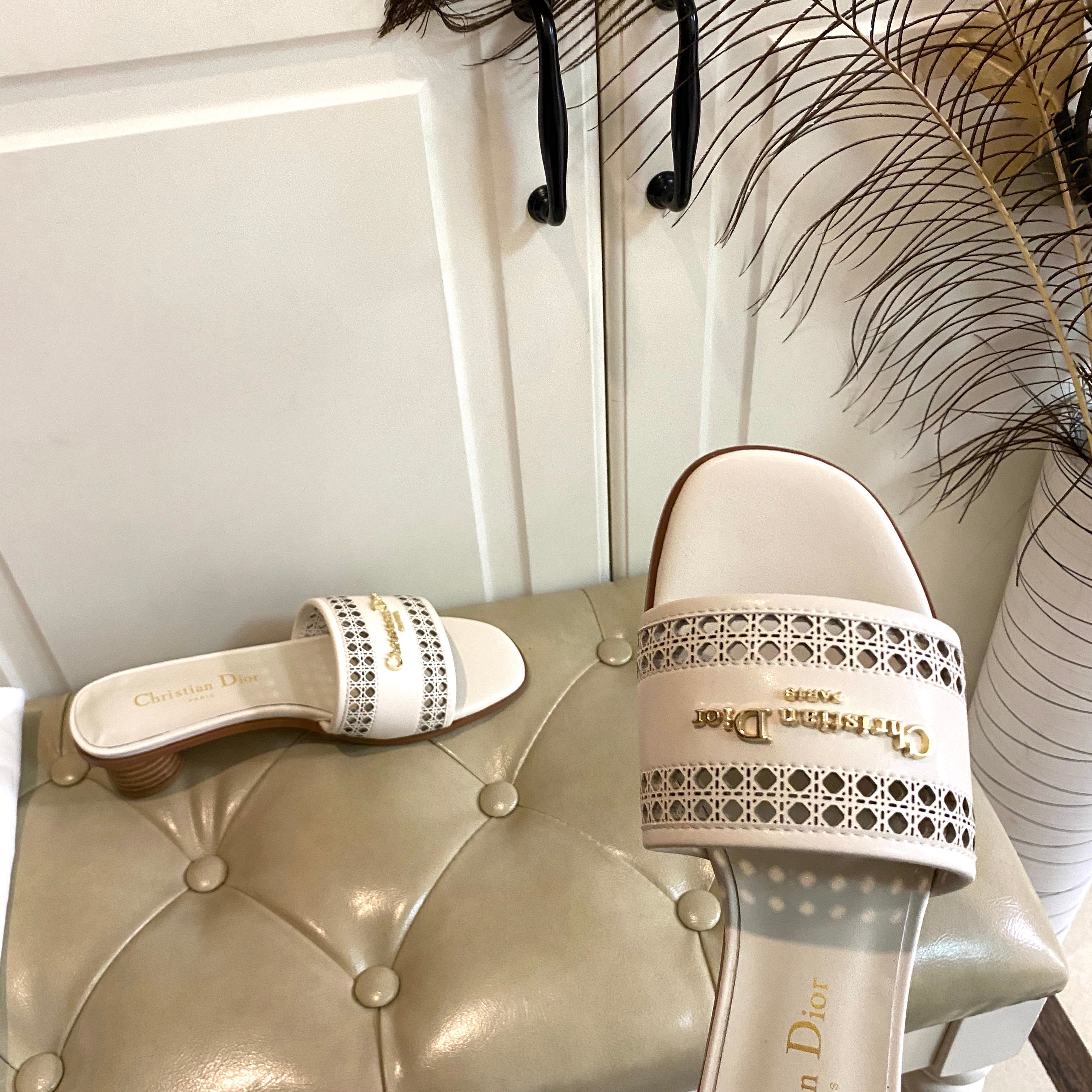 DIOR DWAY HEELED SLIDE IN WHITE CALFSKIN WITH GOLD LOGO