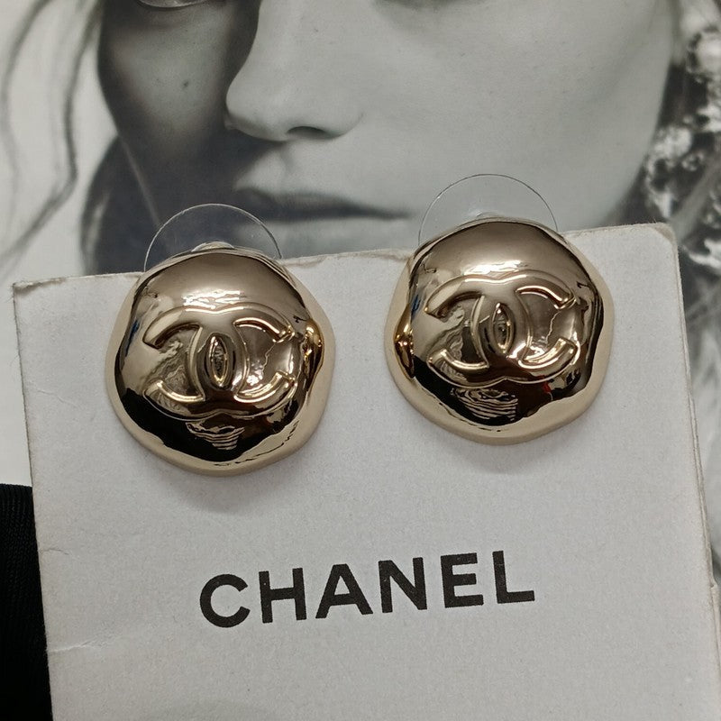 18K  Chanel Gold Round Earrings