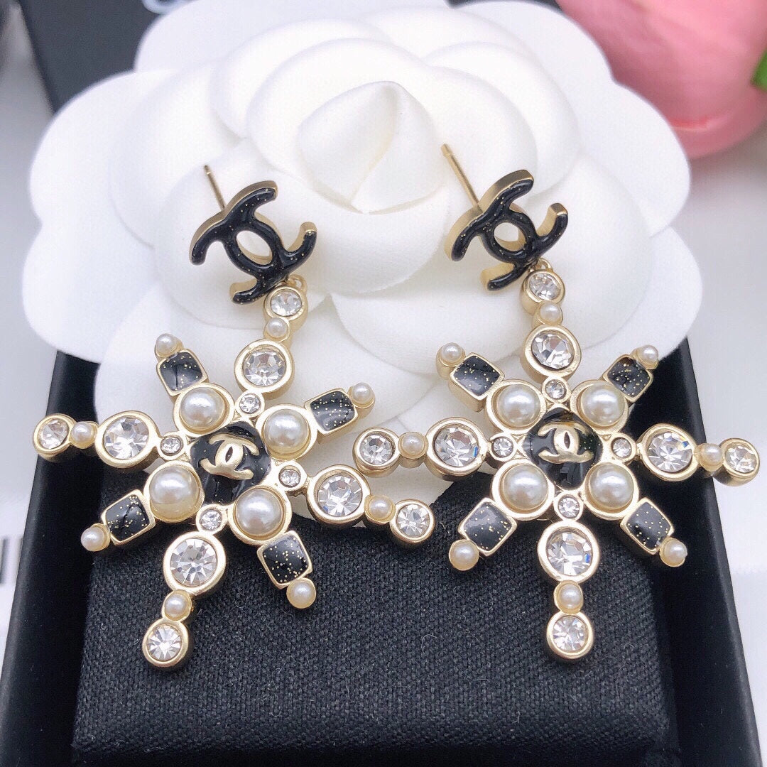 18K  Chanel Snow Flowers Earrings