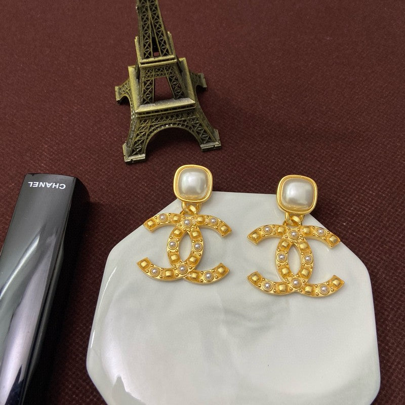 18K  Chanel Pearl Yellow Gold Earrings