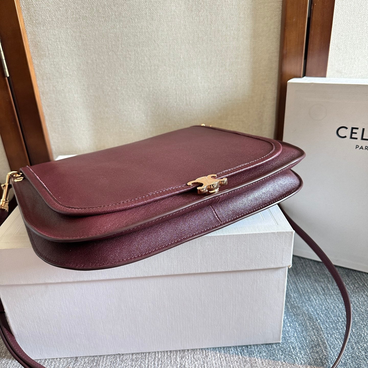 CELINE 25S BESACE SOFT TRIOMPHE 32MM IN SYRAH RED SUPPLE SHINY LAMBSKIN