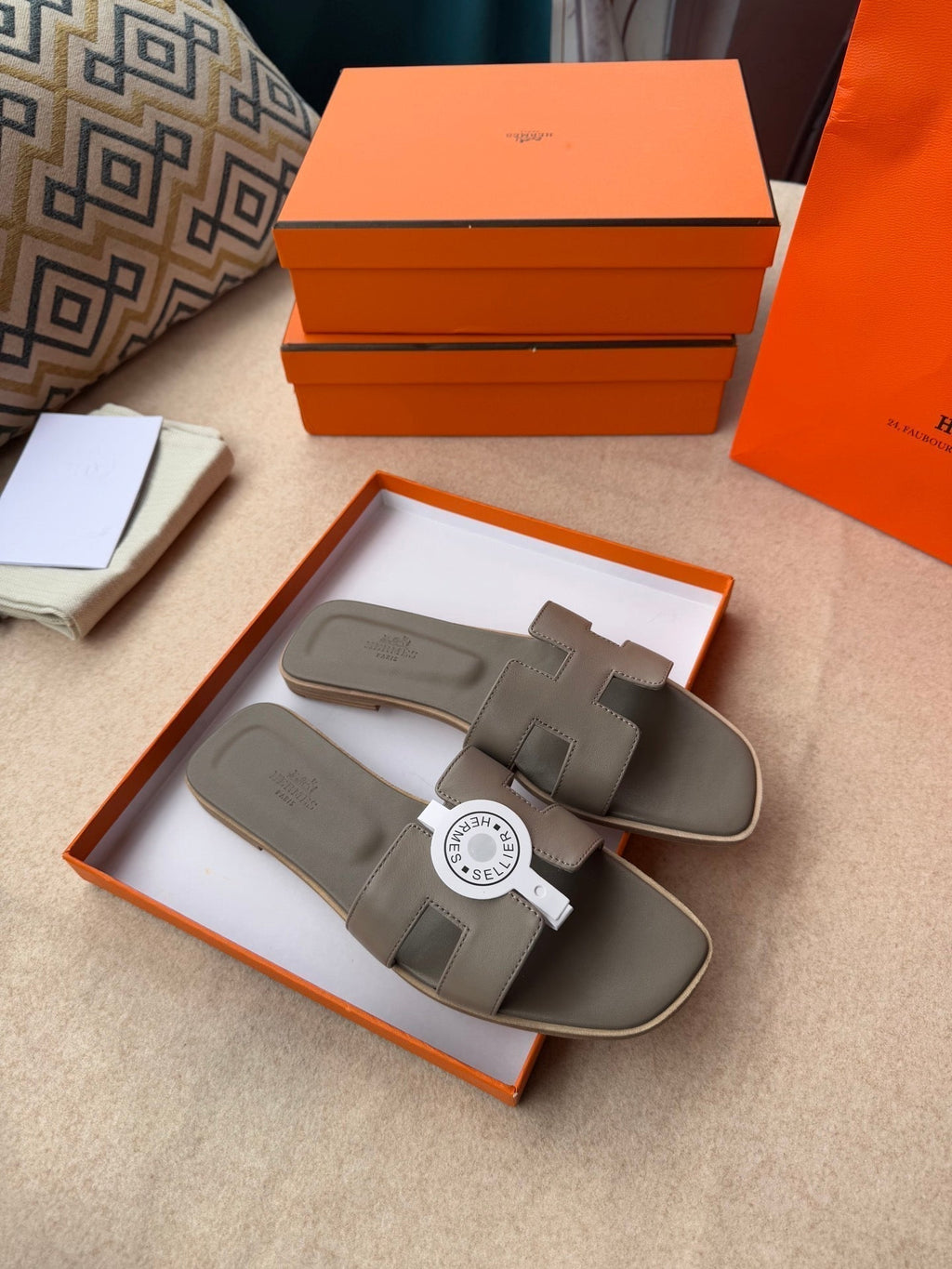 HERMES 0RAN SANDALS IN CEDAR BROWN CALFSKIN