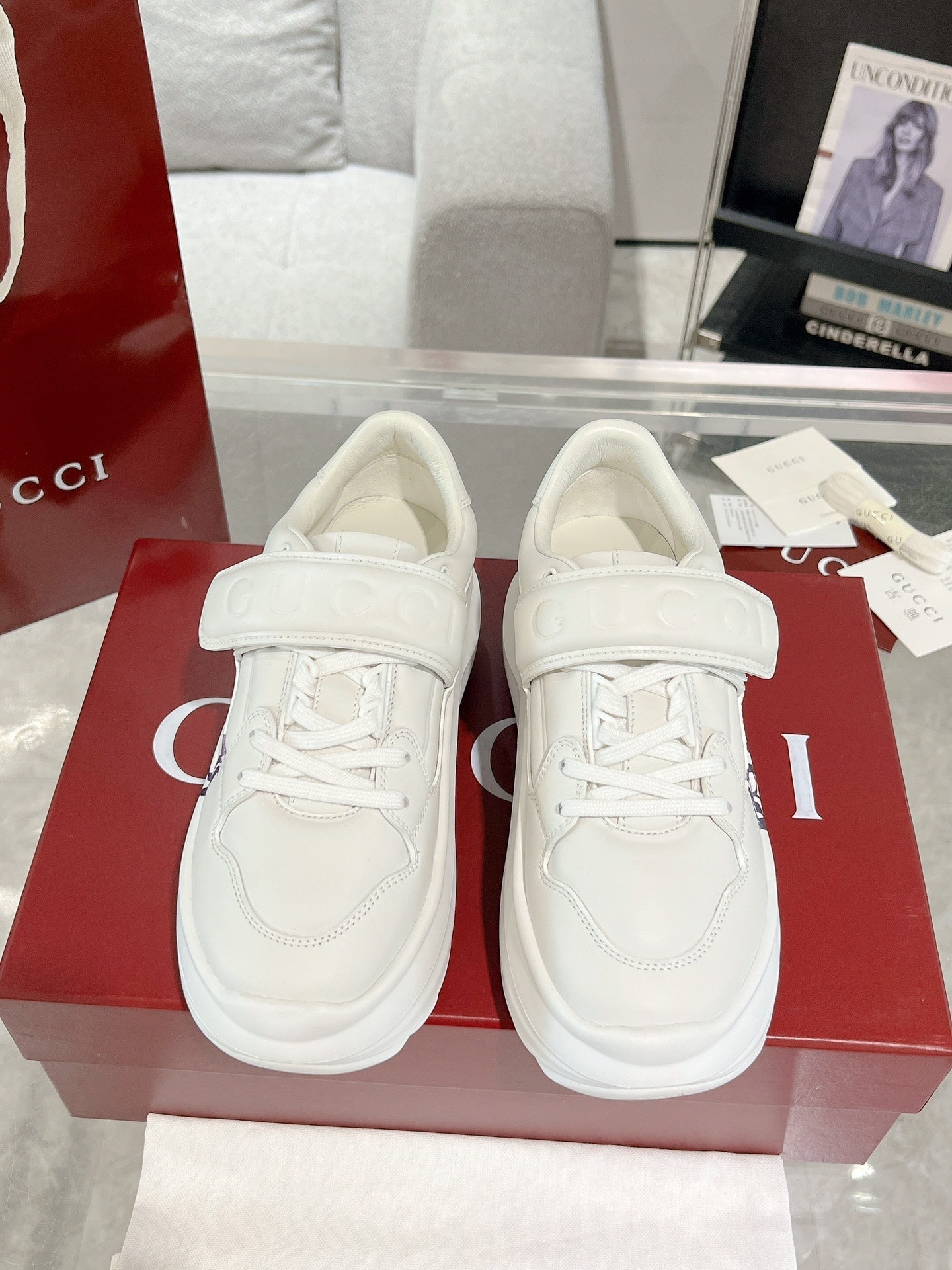 GUCCI WAVE SNEAKER IN RICE WHITE CALFSKIN WITH HANDWRITTEN LOGO