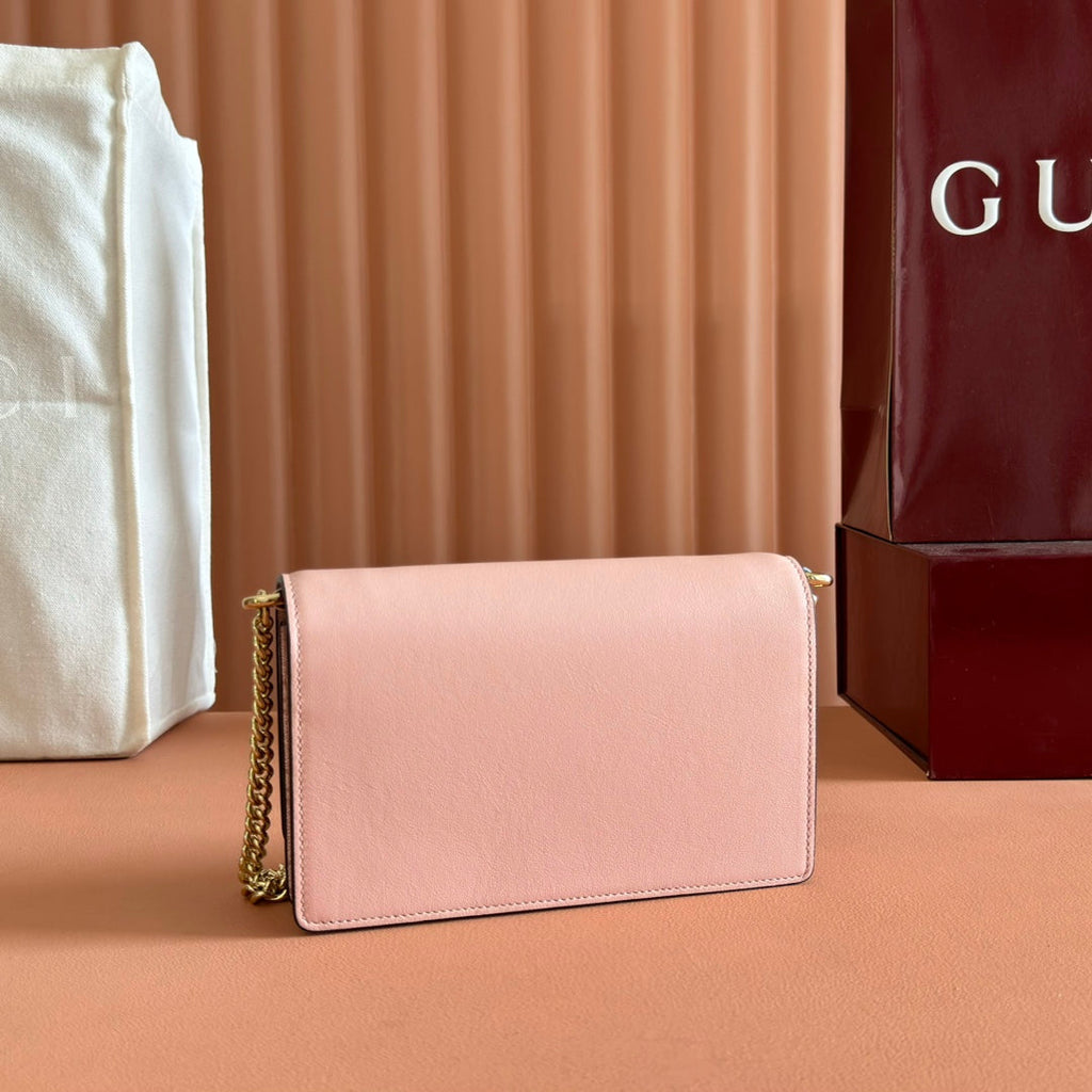 GUCCI EMBLEM WALLET ON CHAIN 20 IN LIGHT PINK SMOOTH CALFSKIN