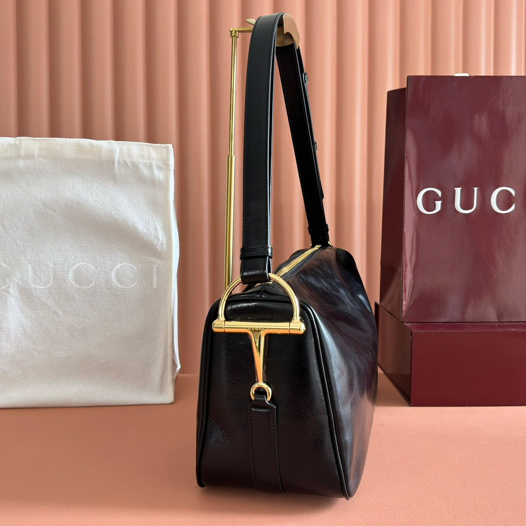GUCCI 26S SHOULDER BAG 38 IN BLACK SHINY CALFSKIN