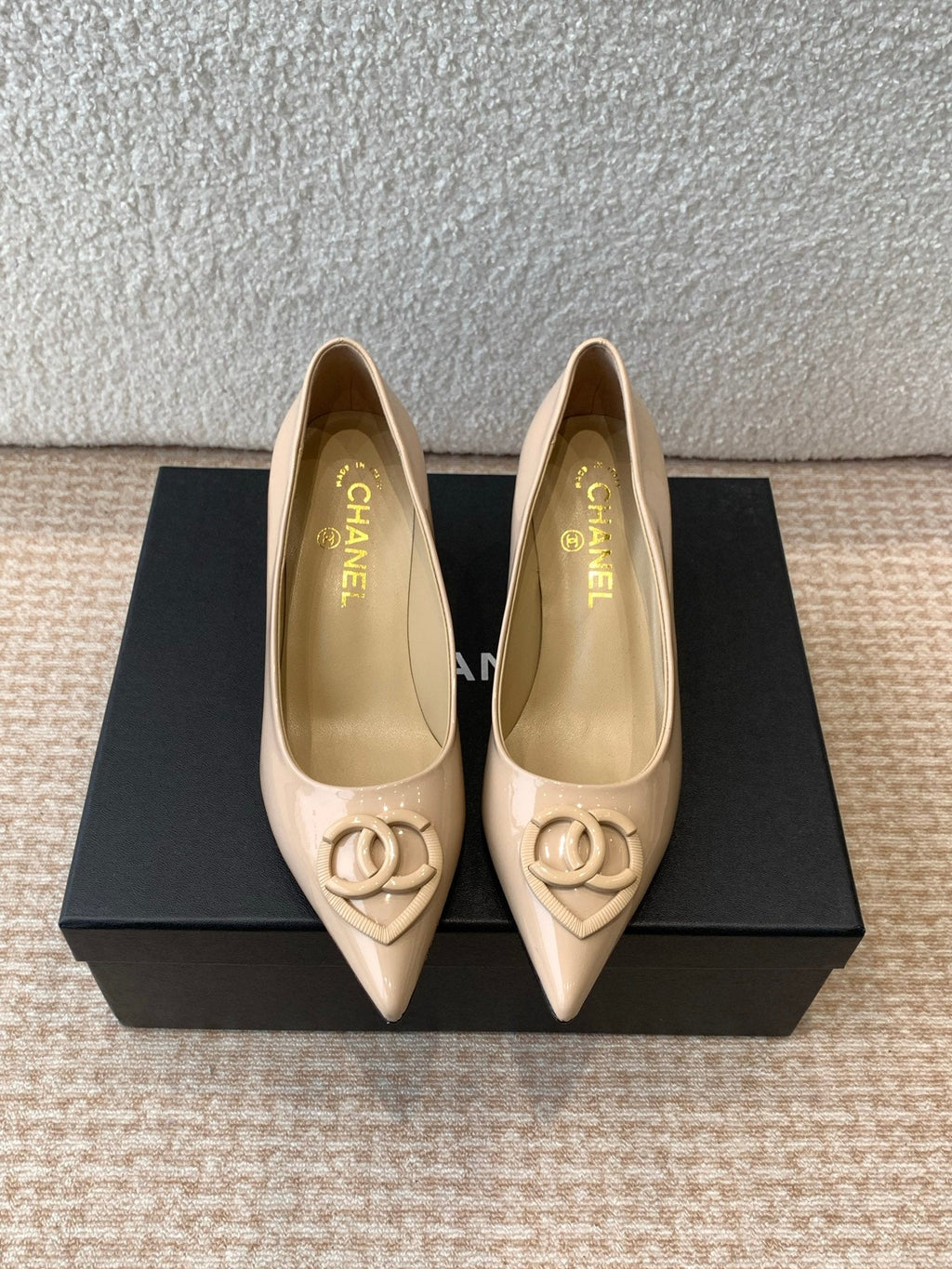 CHANEL MID-HEEL PUMPS IN BISQUE BEIGE PATENT CALFSKIN