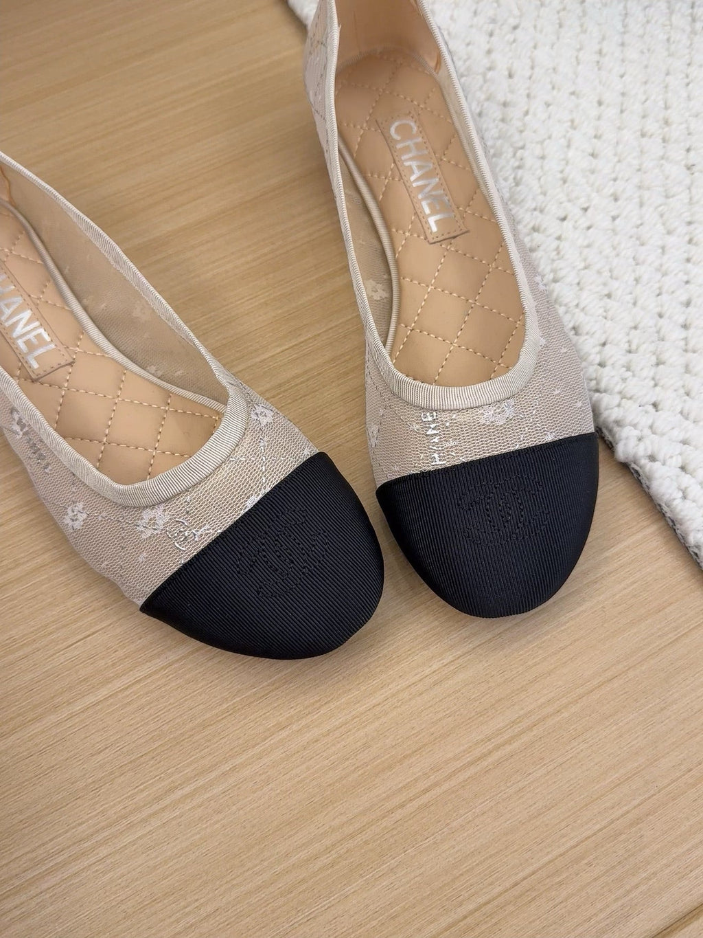 CHANEL BALLET FLAT IN BLACK FABRIC AND WHITE MESH