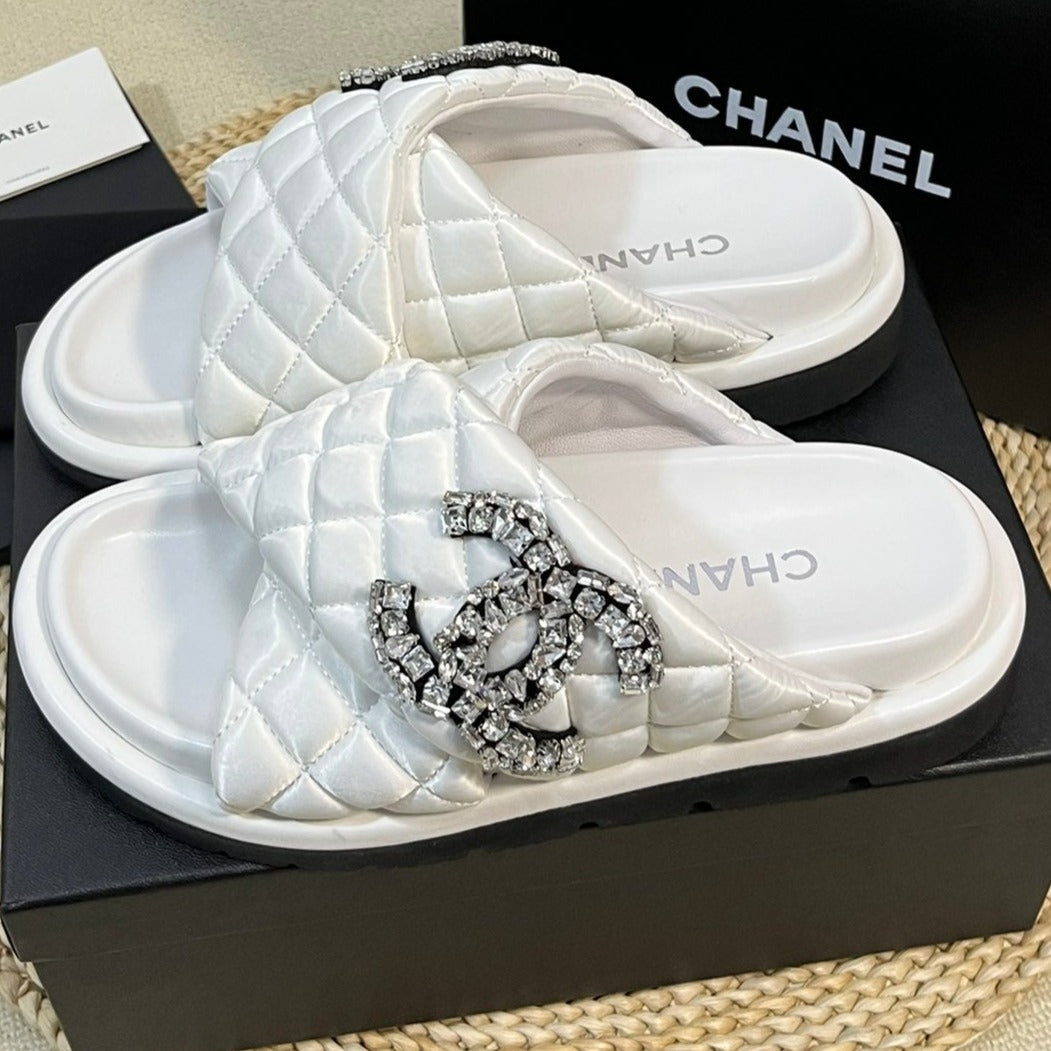 CHANEL Women's slippers with two crossed straps sheepskins white