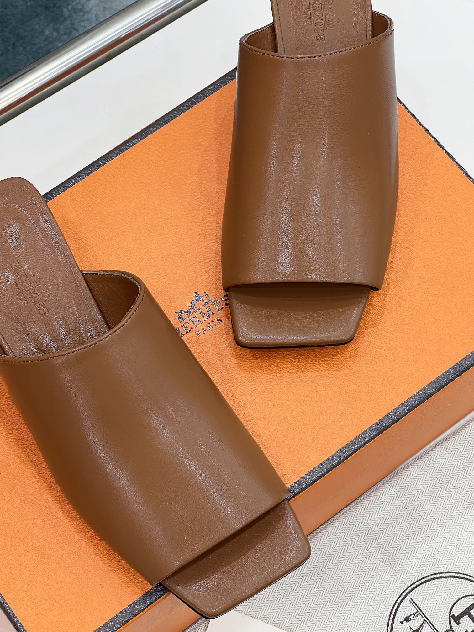 HERMES IDOLE SANDAL IN BRONZE BROWN CALFSKIN