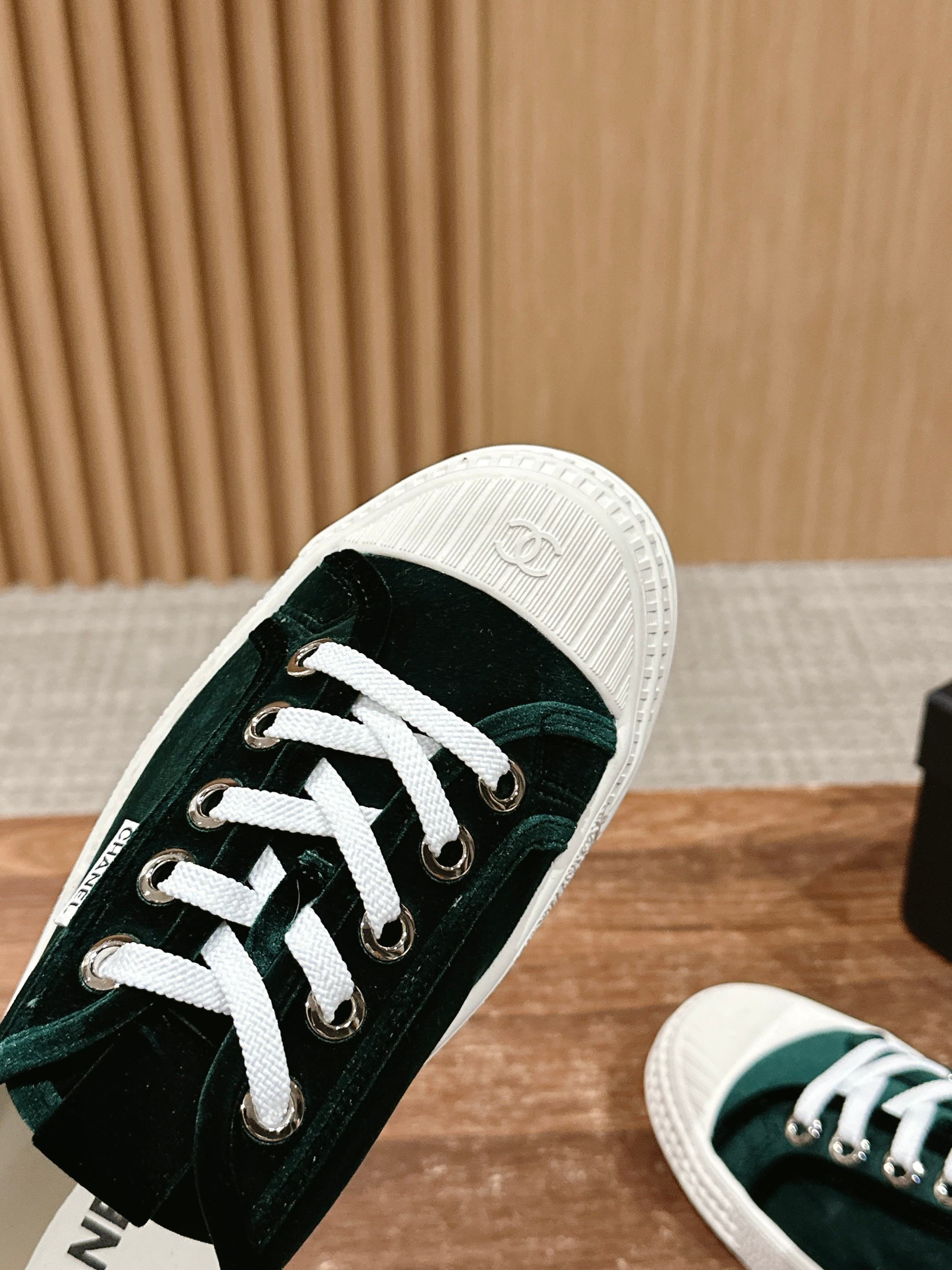 CHANEL CONVERSE SNEAKER IN DARK GREEN VELVET