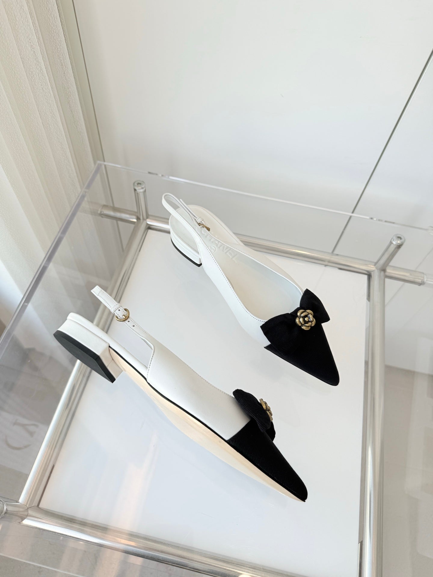 CHANEL SLINGBACKS 18 MM IN WHITE CALFSKIN MIX BLACK CANVAS