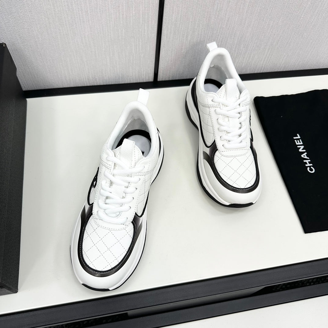 CHANEL SNEAKER IN WHITE MIX BLACK EMBROIDERED LAMBSKIN