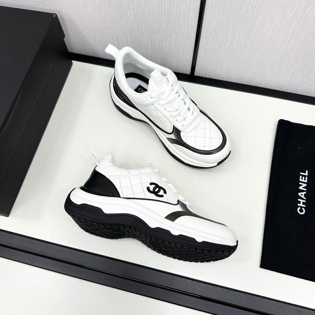 CHANEL SNEAKER IN WHITE MIX BLACK EMBROIDERED LAMBSKIN